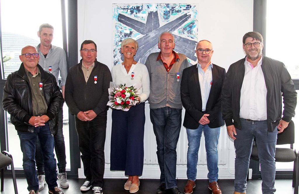 Cérémonie de remise des médailles du travail. Photo : De gauche à droite : Raymond FITAMANT , David KERAUDREN, Jean-Marc LE JEUNE, Véronique STOCKMAN, Jean-Yves LAMILL, Thierry NOLIER, Alain ROUÉ